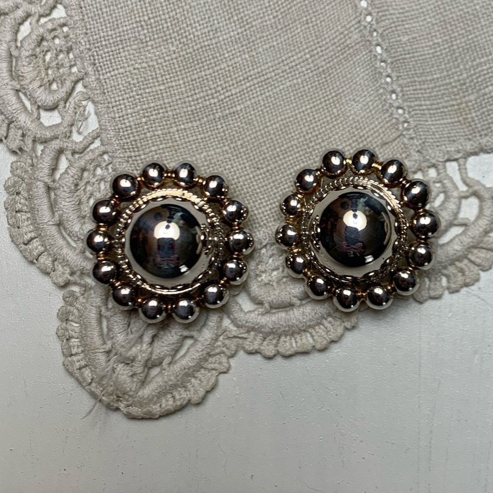 ! Premier Silvertone Earrings, Clips